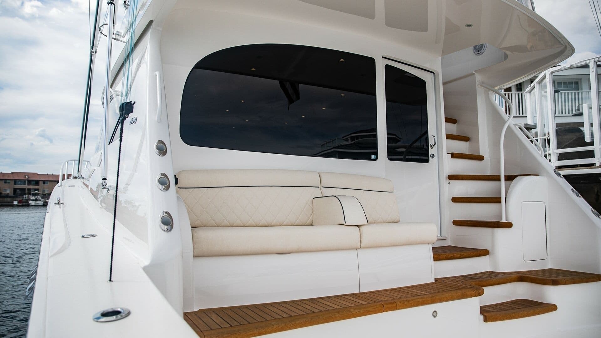 2020 58 Viking Convertible - Uno Mas 