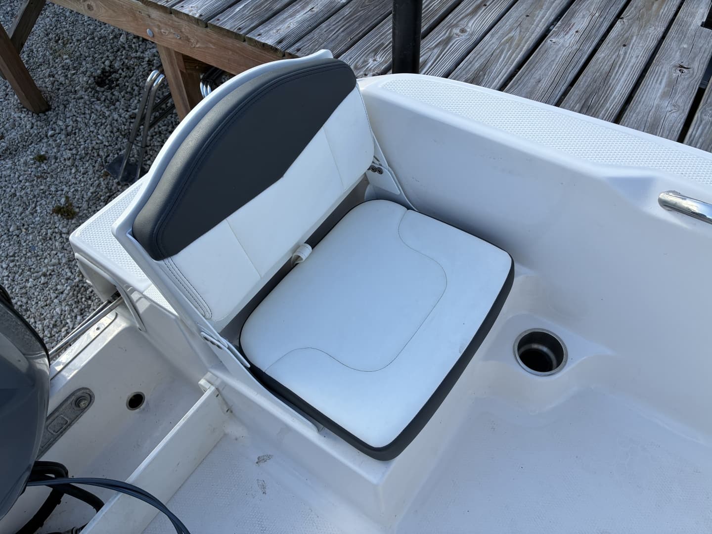 2025 Robalo R160 Center Console