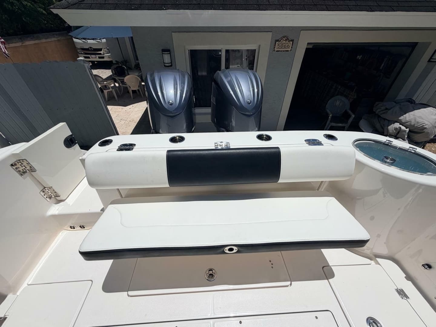 2022 Robalo R302 Center Console