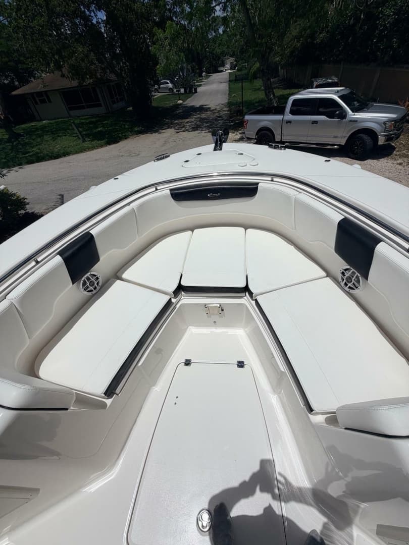 2022 Robalo R302 Center Console