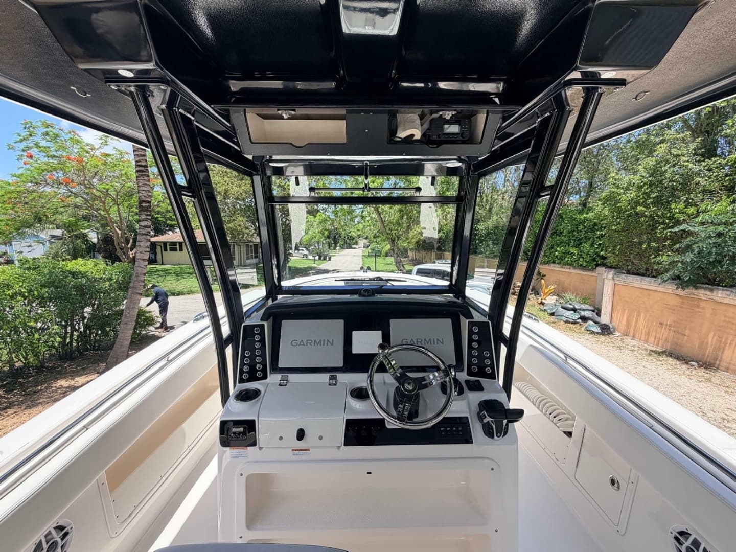 2022 Robalo R302 Center Console