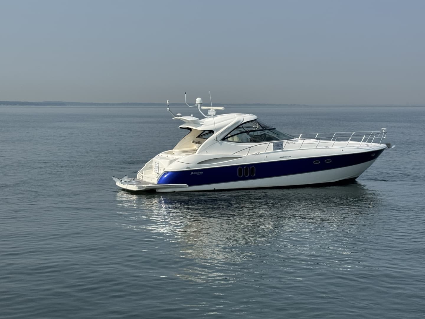 2006 Cruisers Yachts 520 Express
