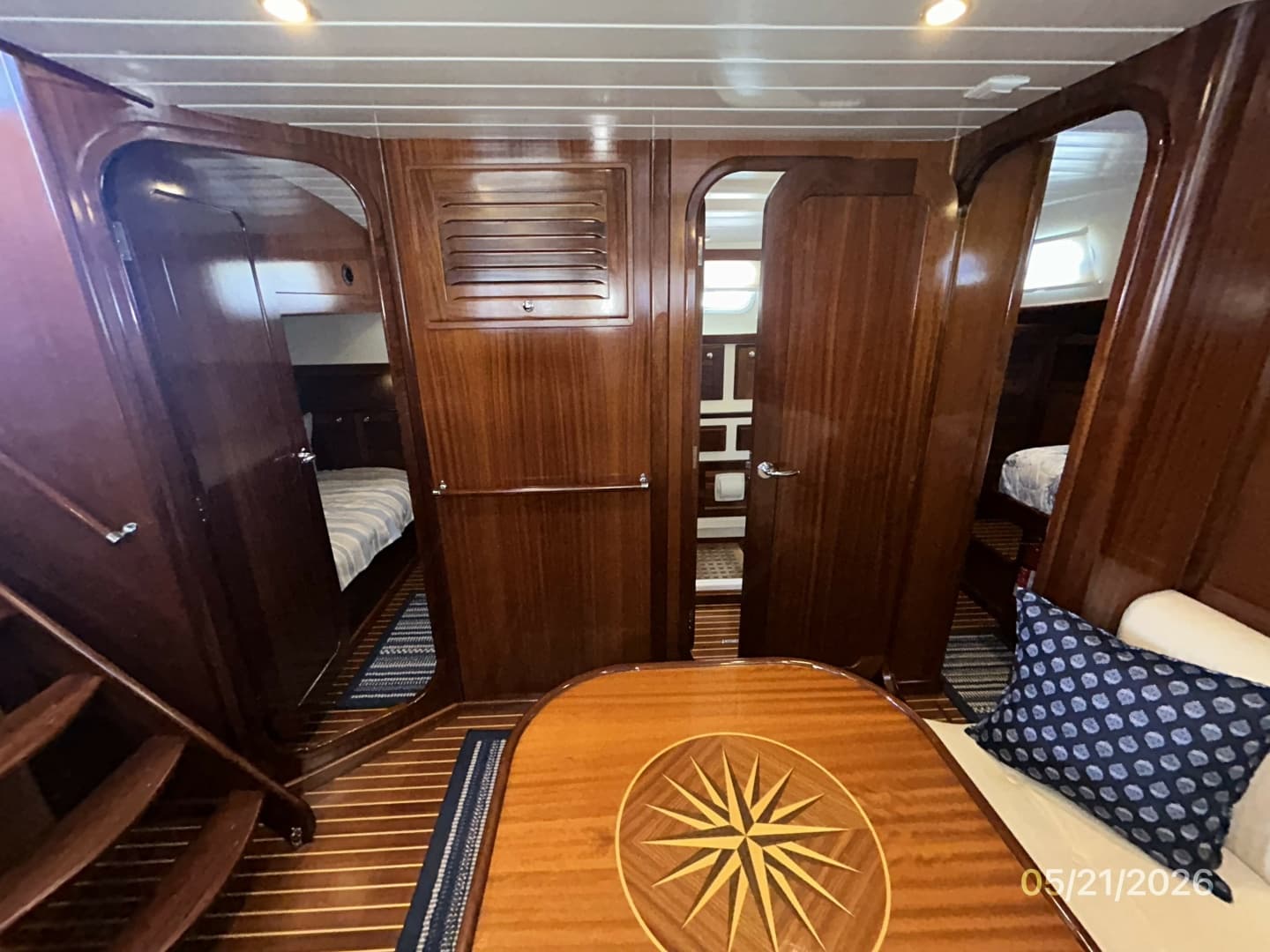 43' Menorquin salon port
