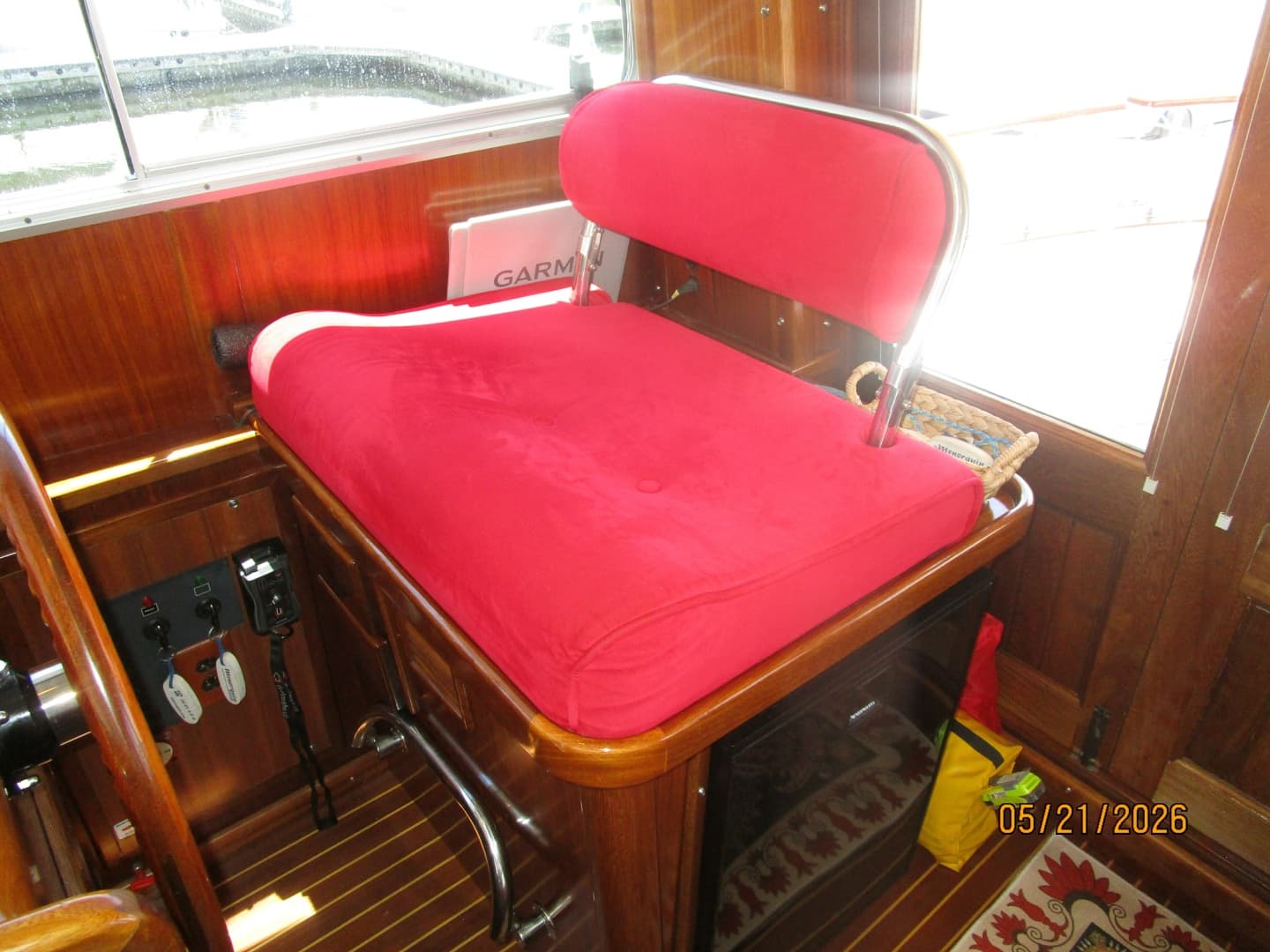 43' Menorquin pilothouse helmseat