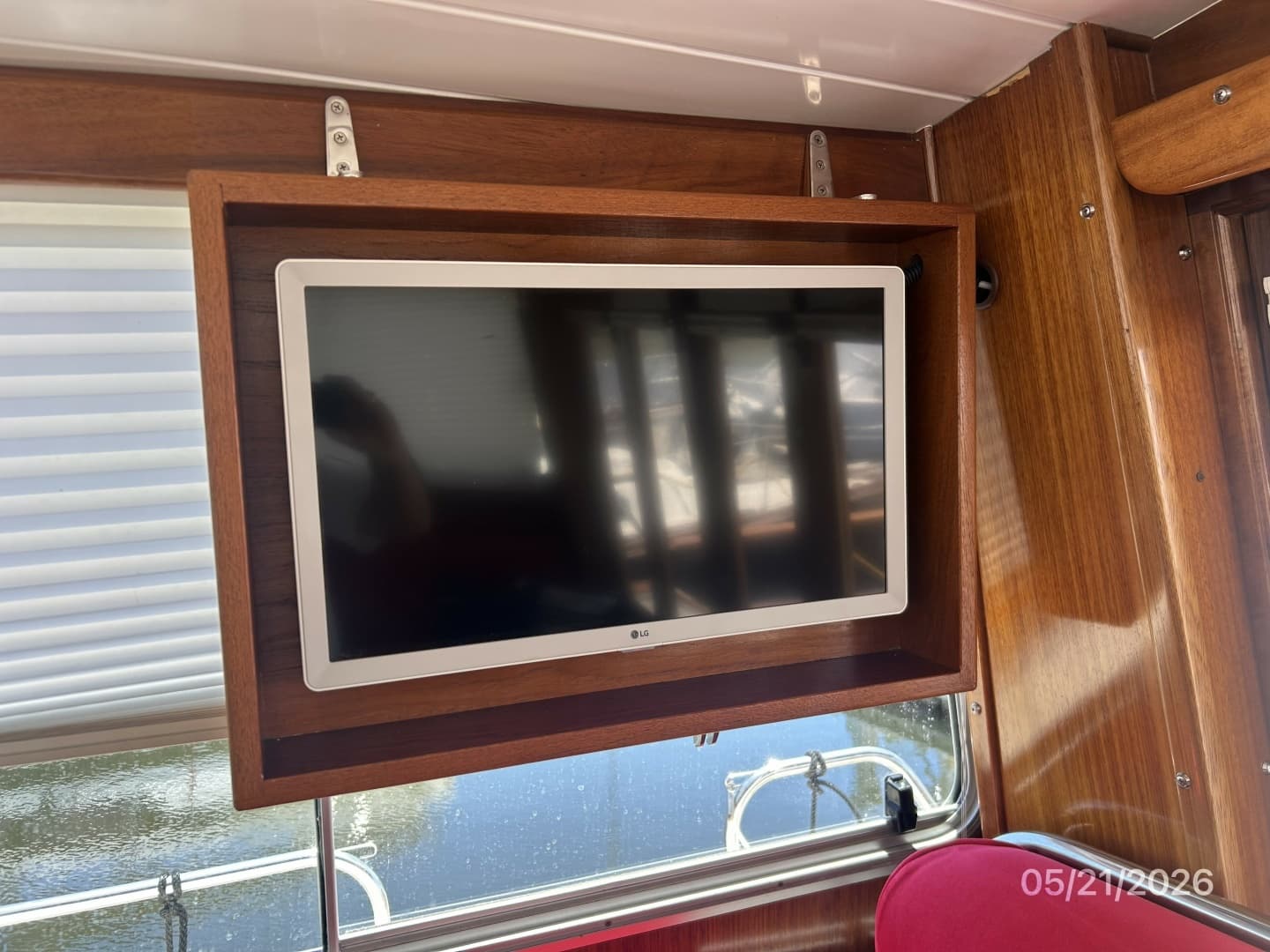 43' Menorquin pilothouse fold-down TV
