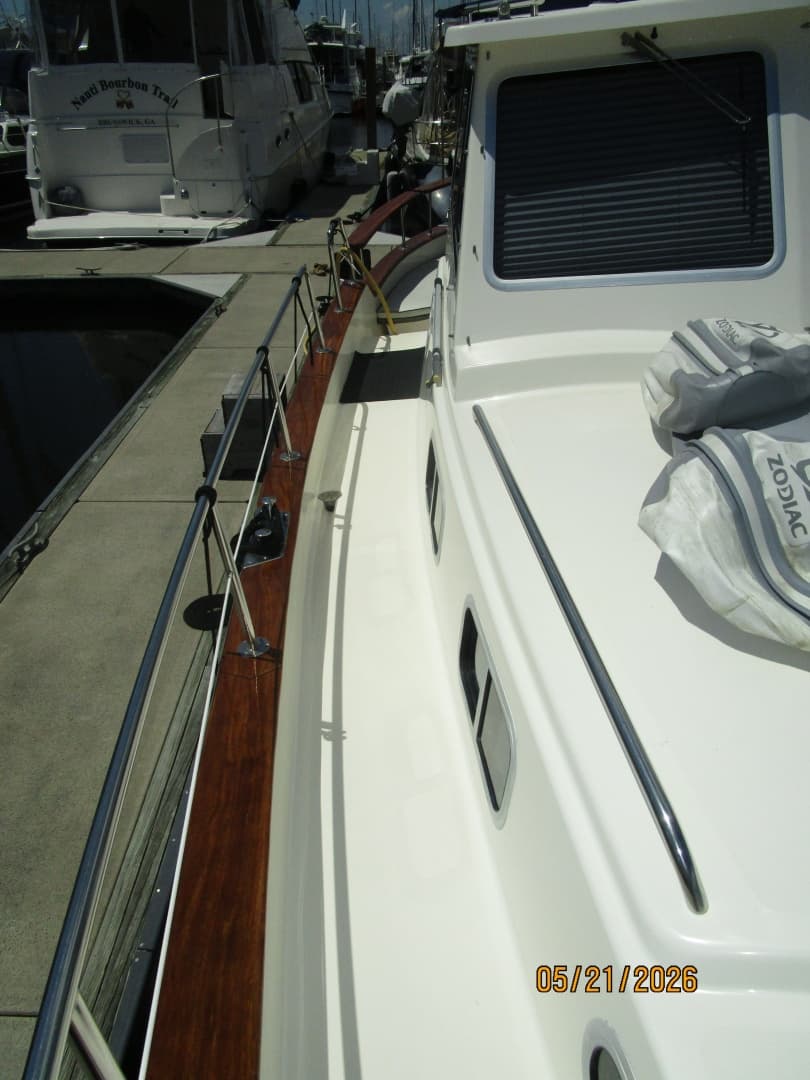 43' Menorquin starboard side deck1