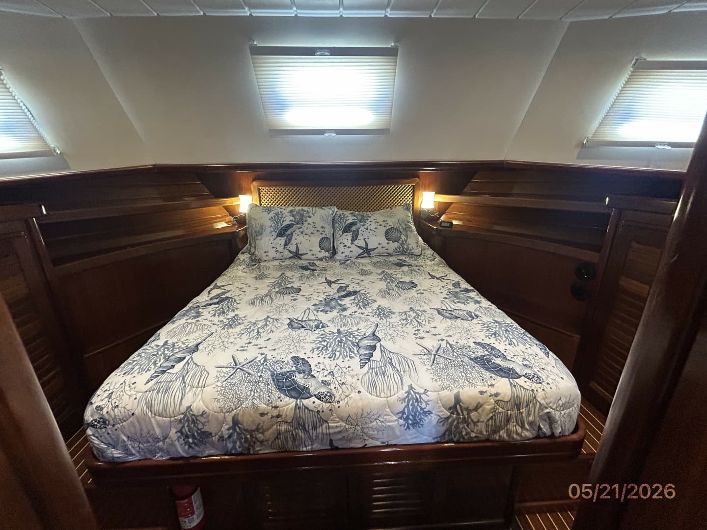 43' Menorquin master stateroom