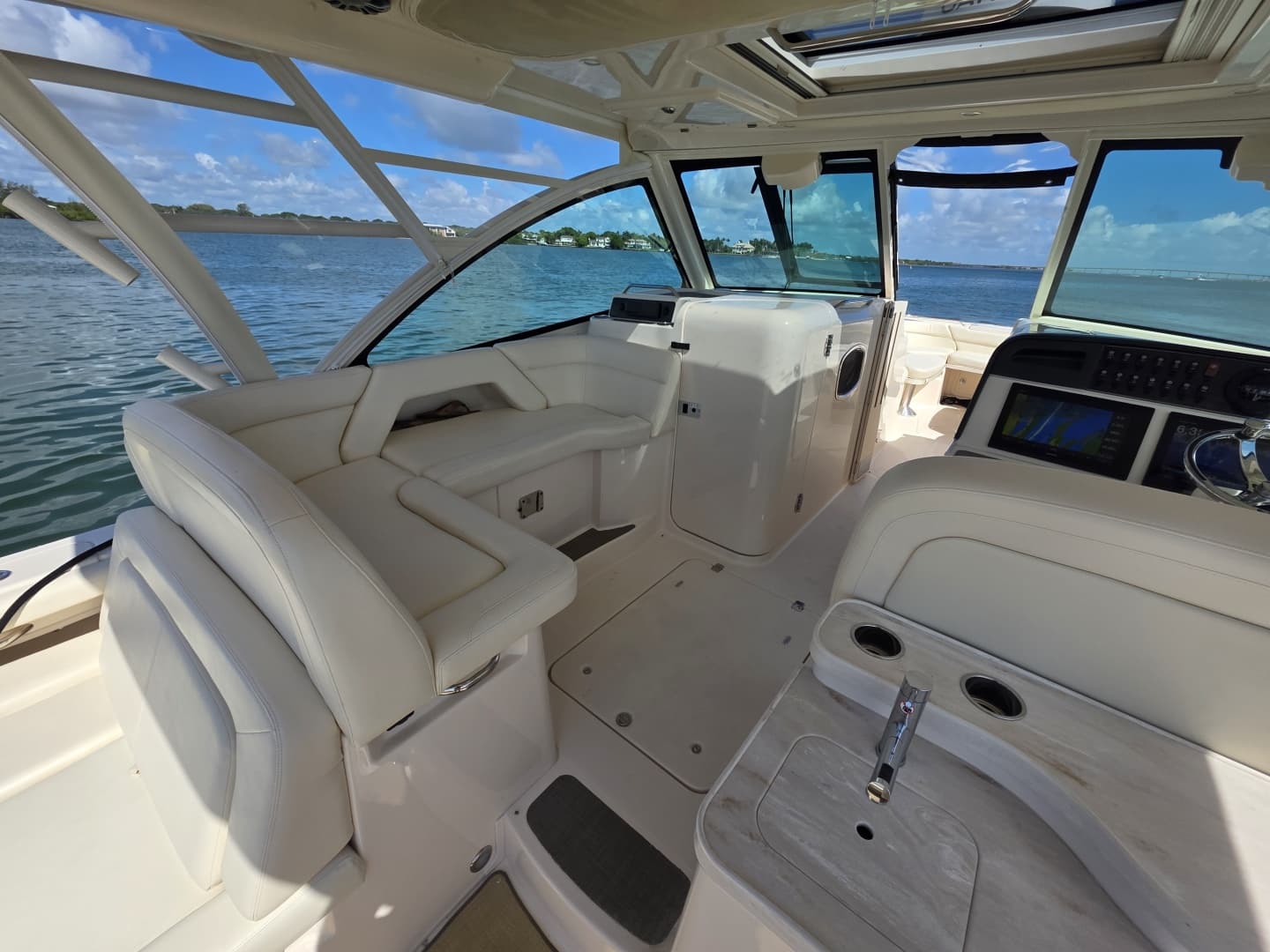 2019 Grady-White Freedom 375