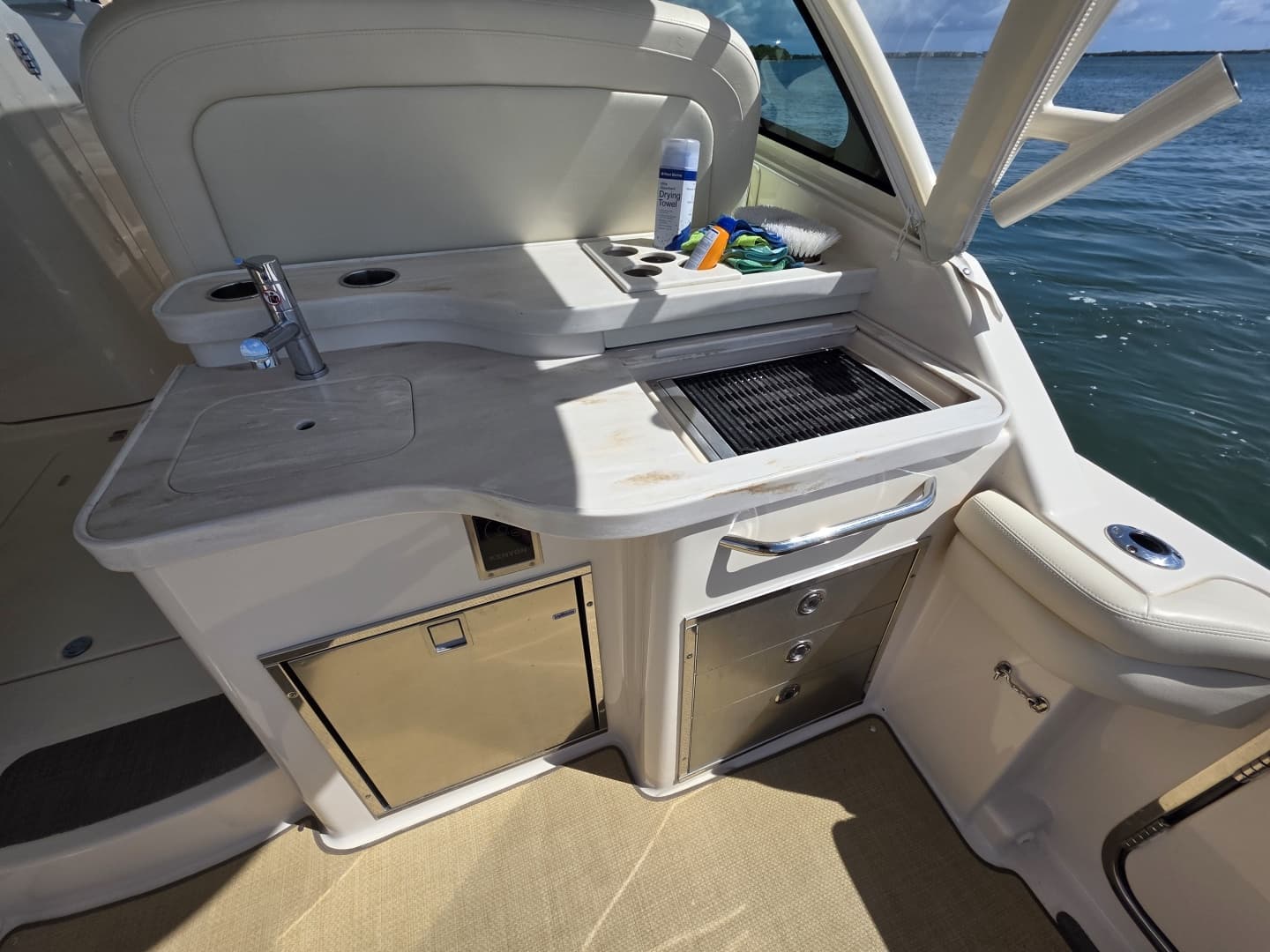 2019 Grady-White Freedom 375