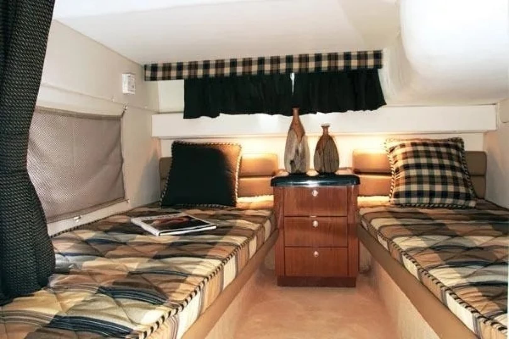 2005 Monterey 322 Cruiser