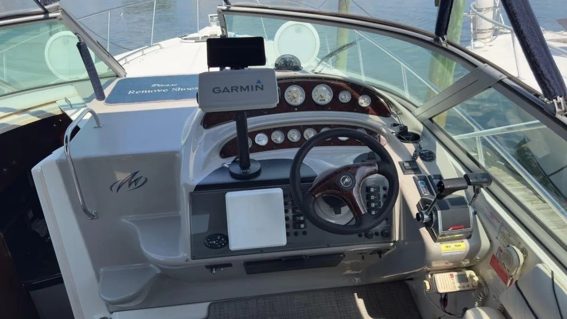 2005 Monterey 322 Cruiser