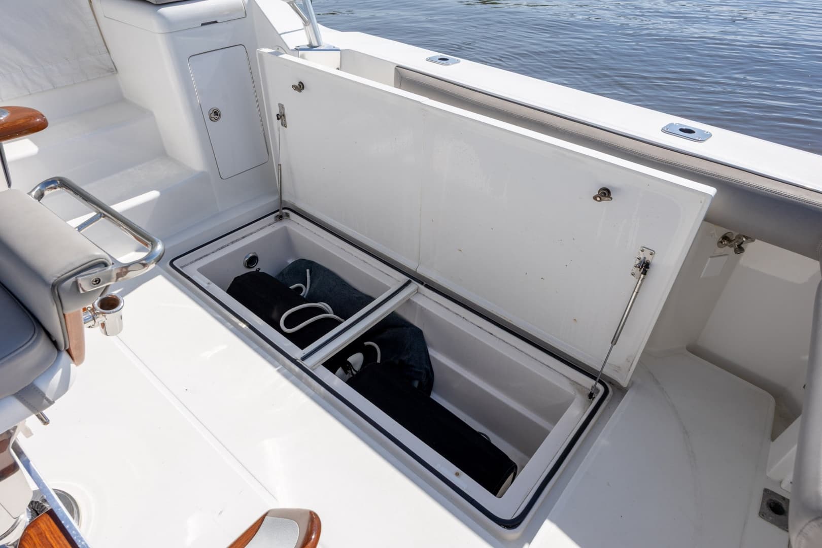 2005 Cabo 45 Express