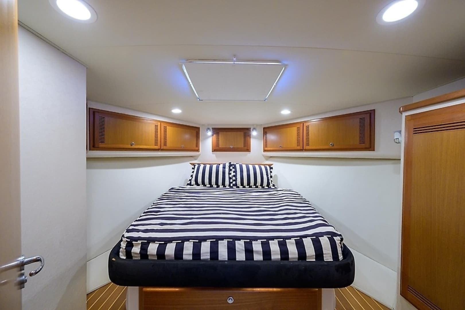 2005 Cabo 45 Express