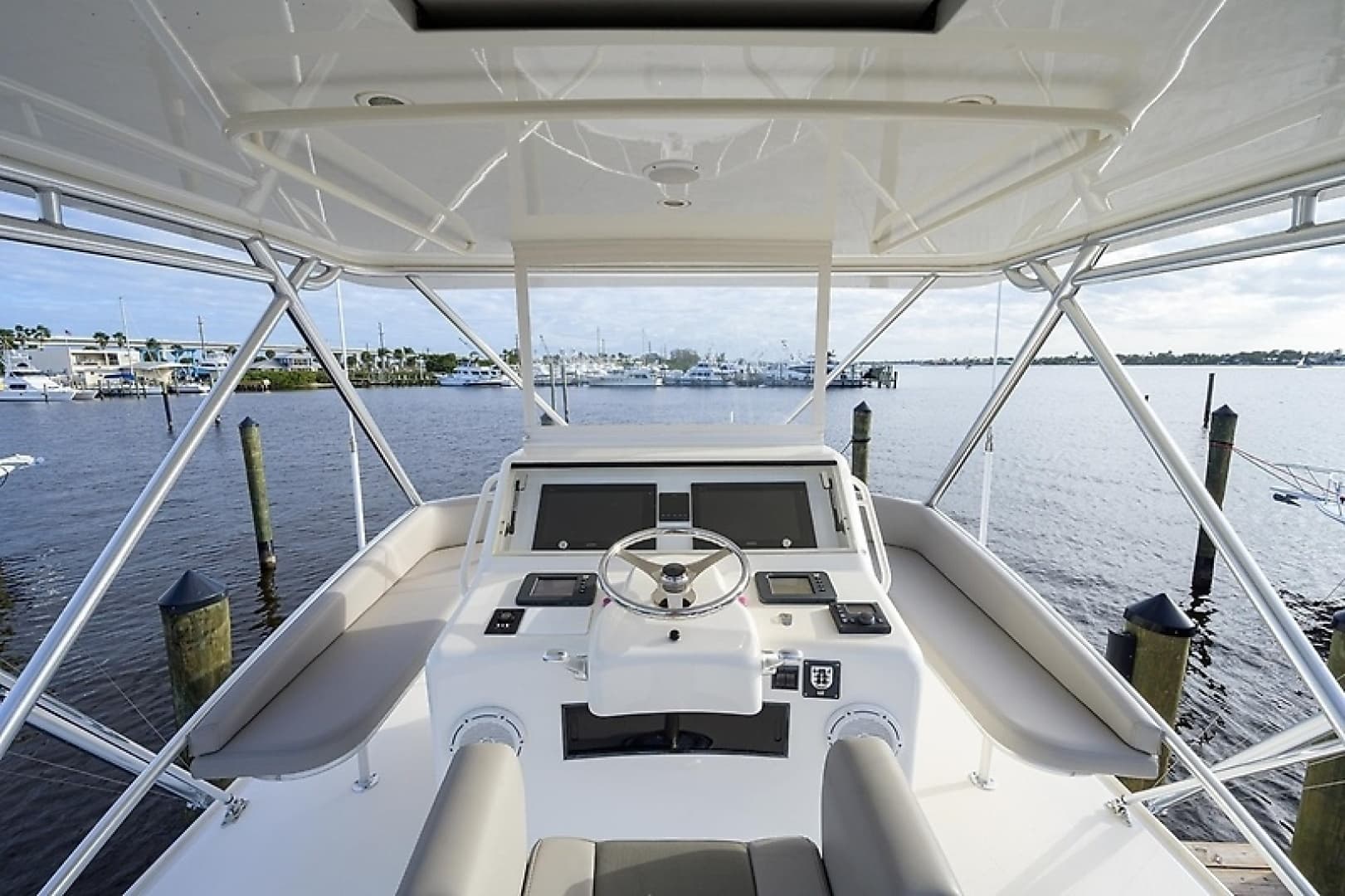 2005 Cabo 45 Express