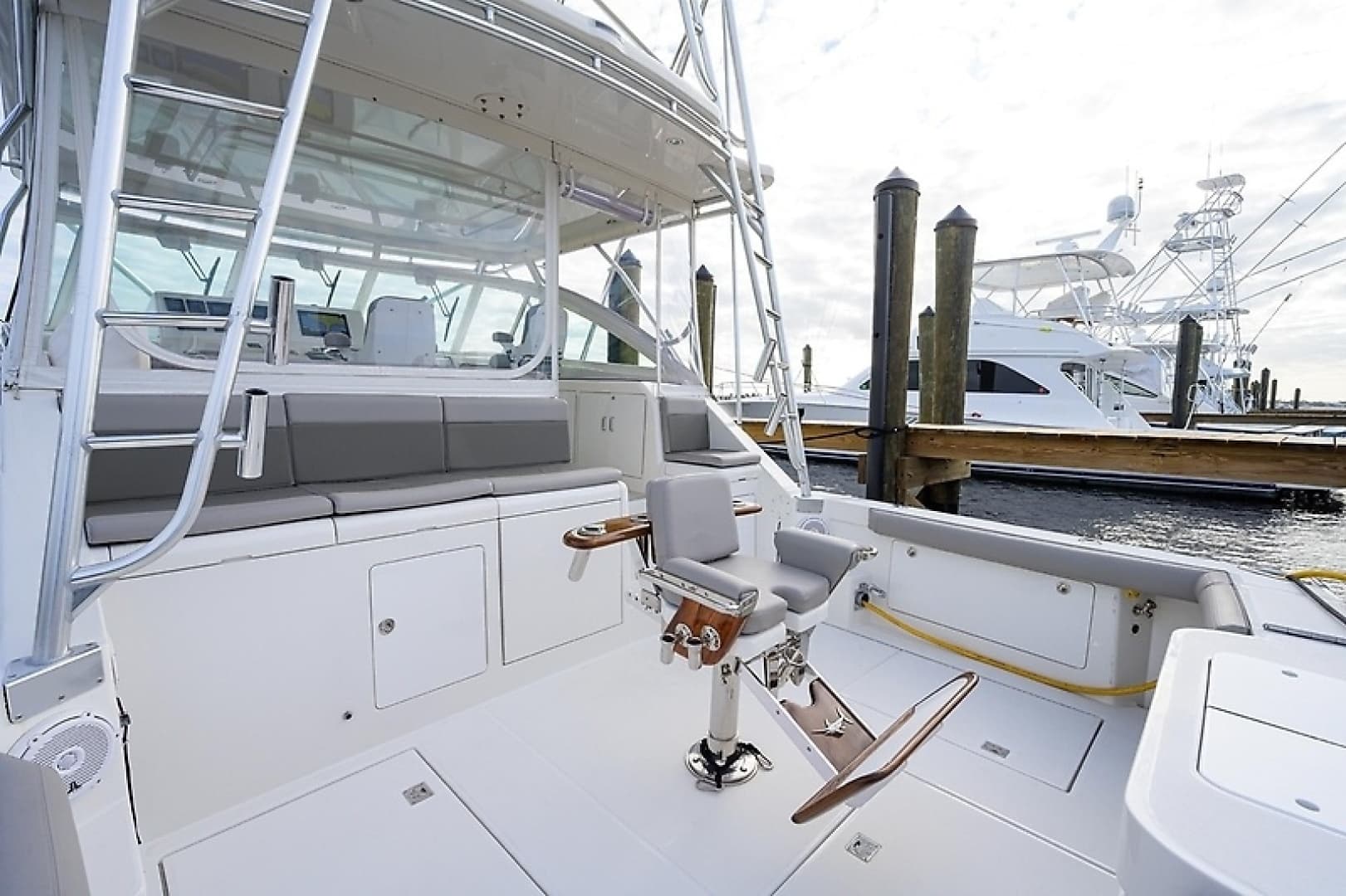 2005 Cabo 45 Express
