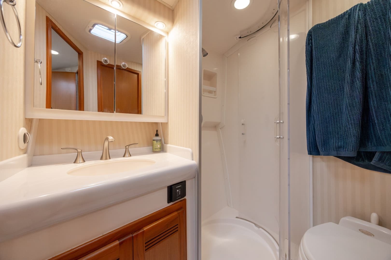 2005 Cabo 45 Express