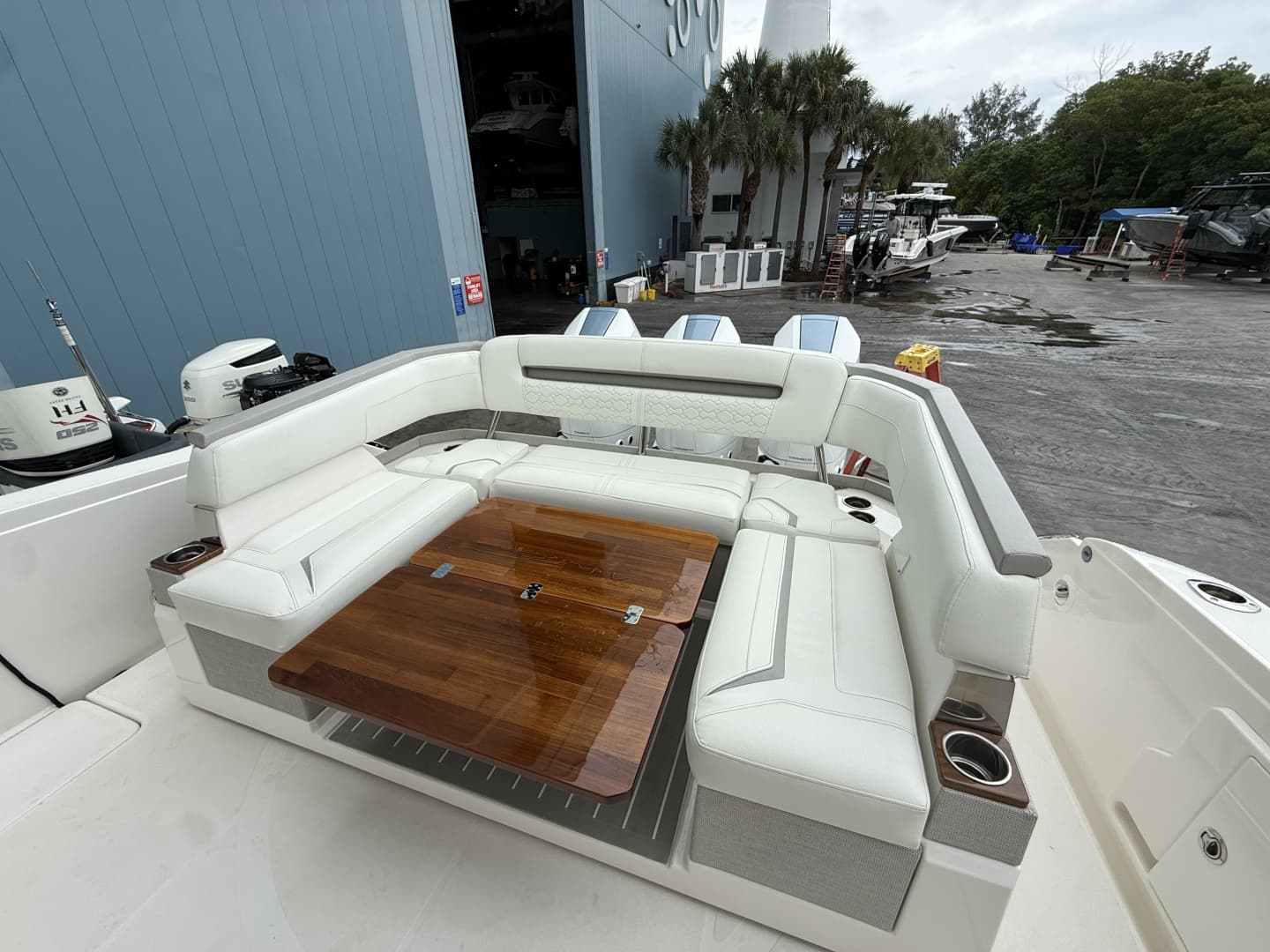 2025 Tiara Yachts 38LS