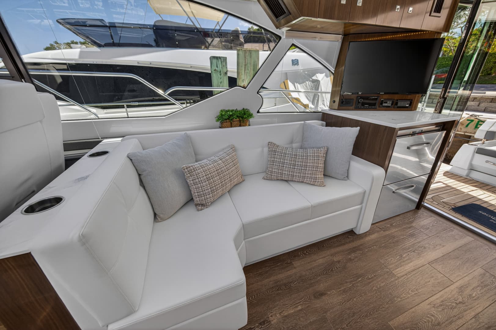2023 Cruisers Yachts 50 CANTIUS