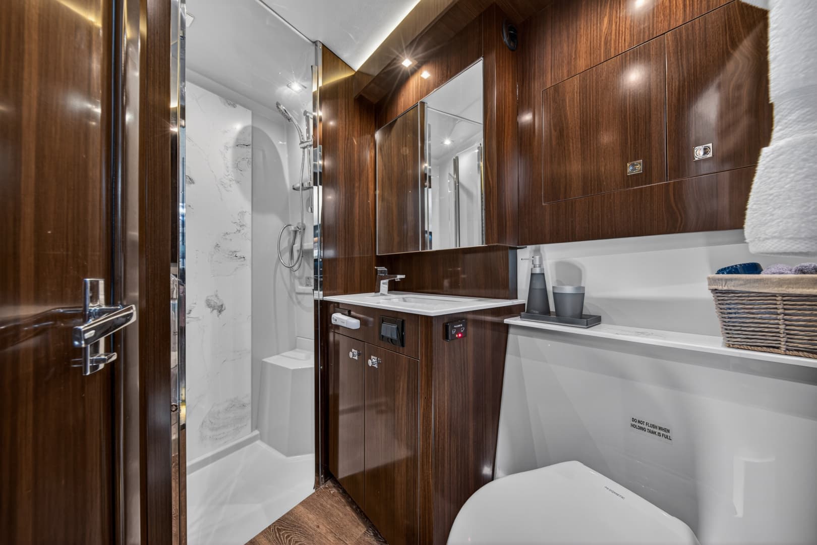 2023 Cruisers Yachts 50 CANTIUS