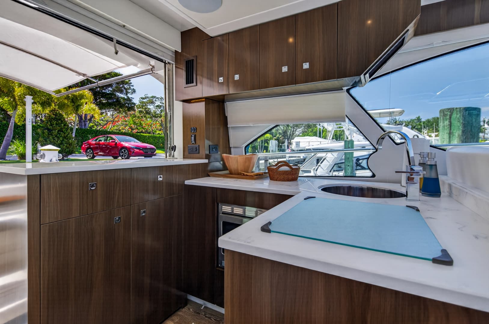 2023 Cruisers Yachts 50 CANTIUS