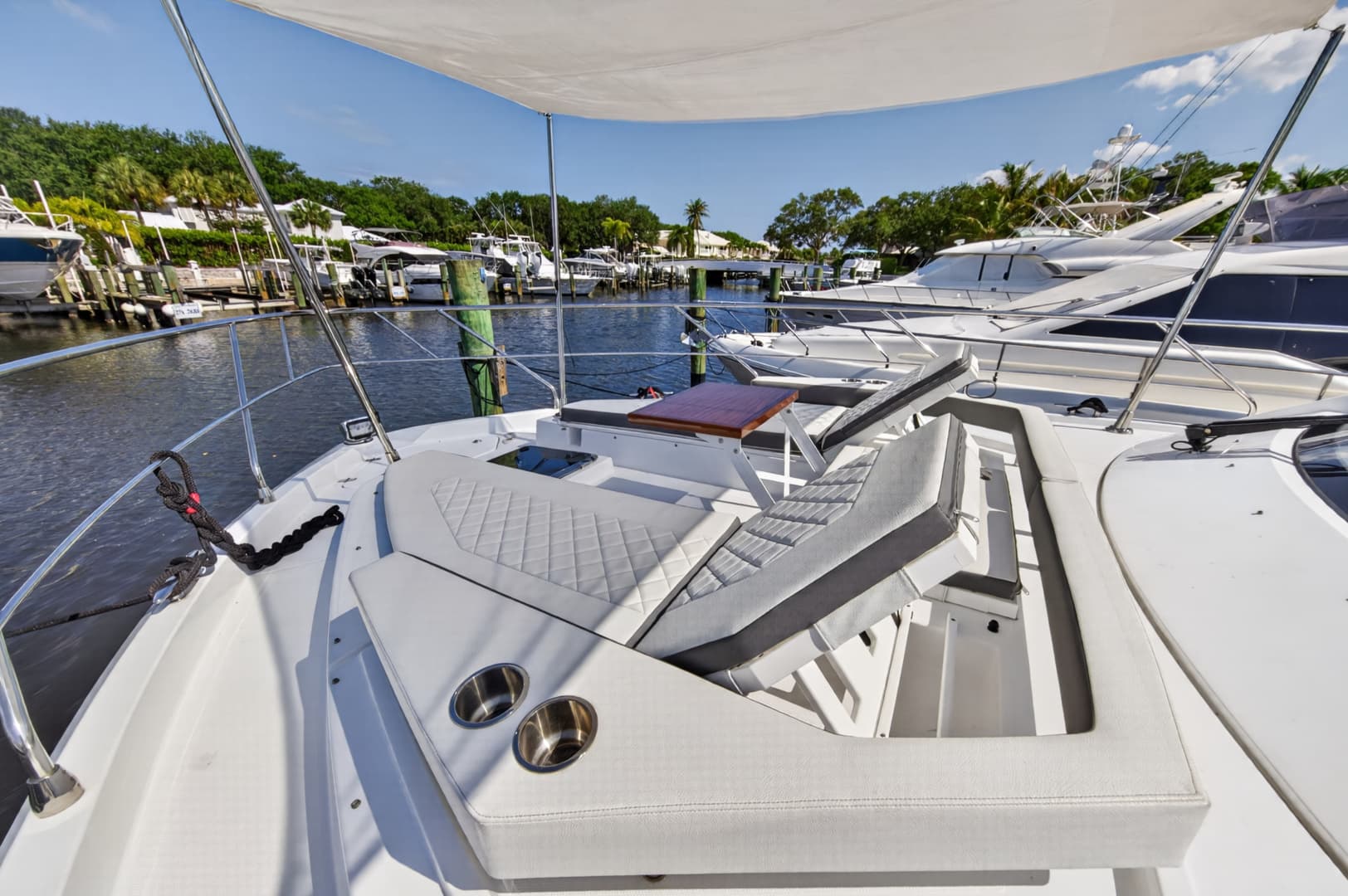 2023 Cruisers Yachts 50 CANTIUS