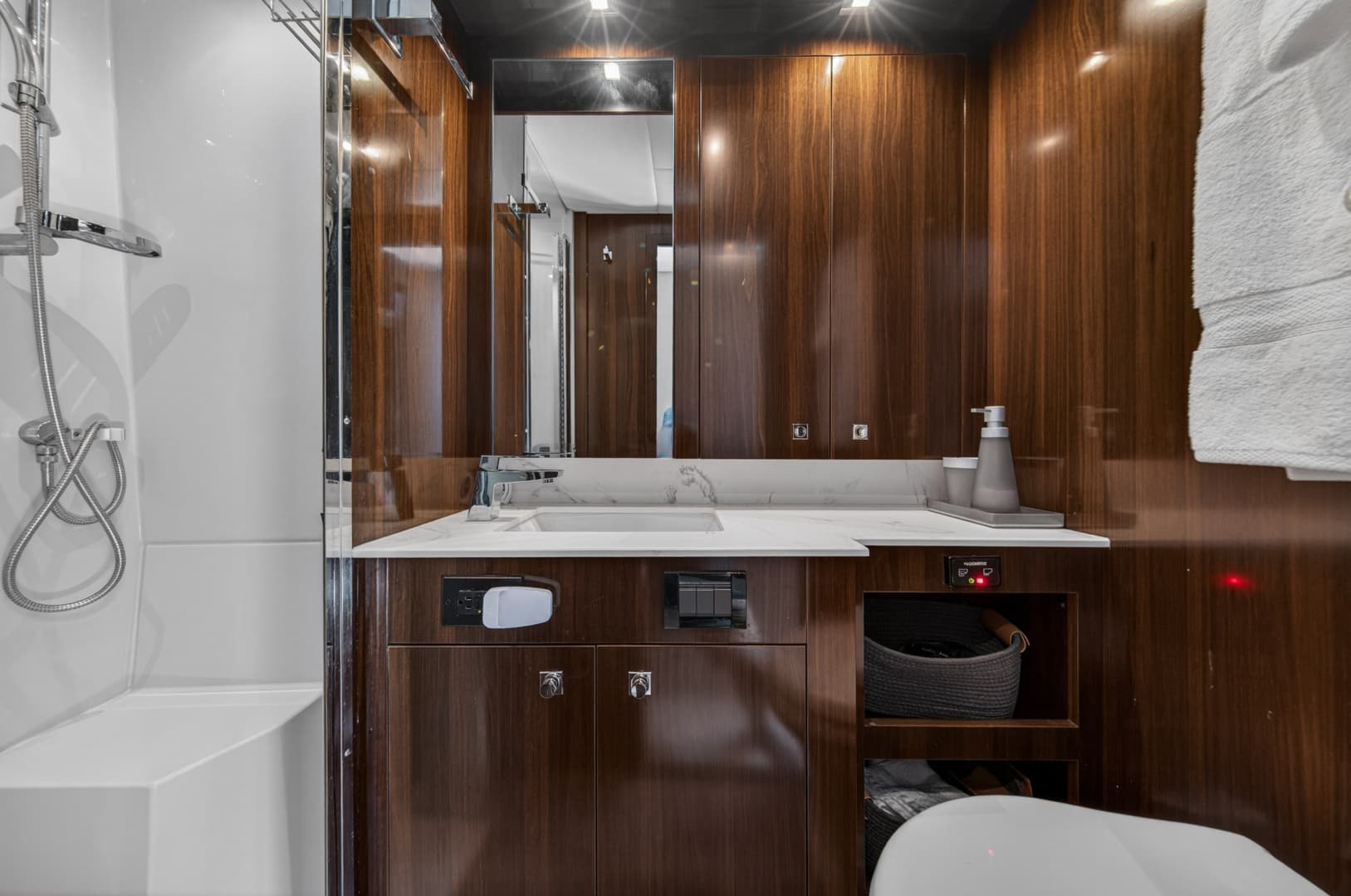 2023 Cruisers Yachts 50 CANTIUS