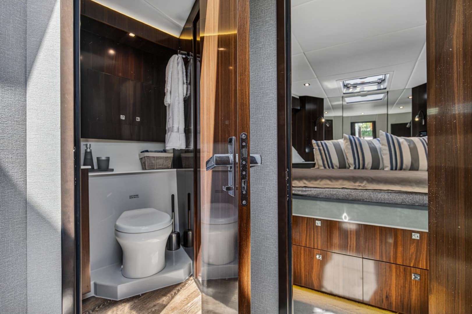 2023 Cruisers Yachts 50 CANTIUS