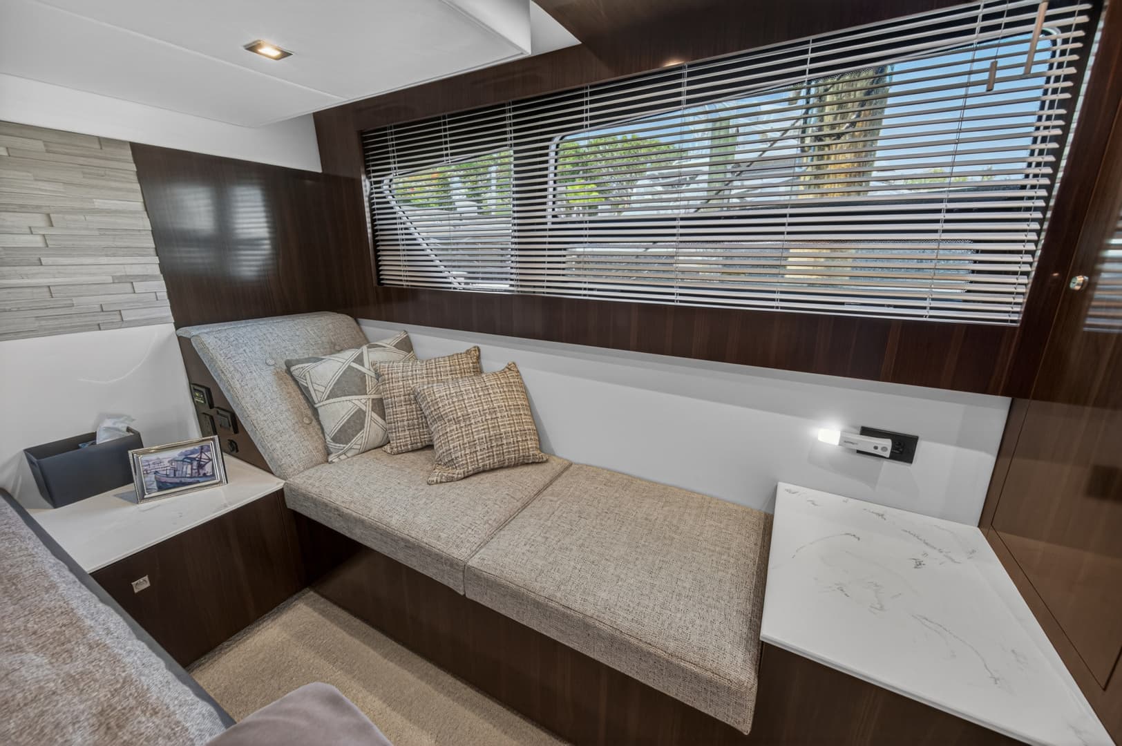 2023 Cruisers Yachts 50 CANTIUS
