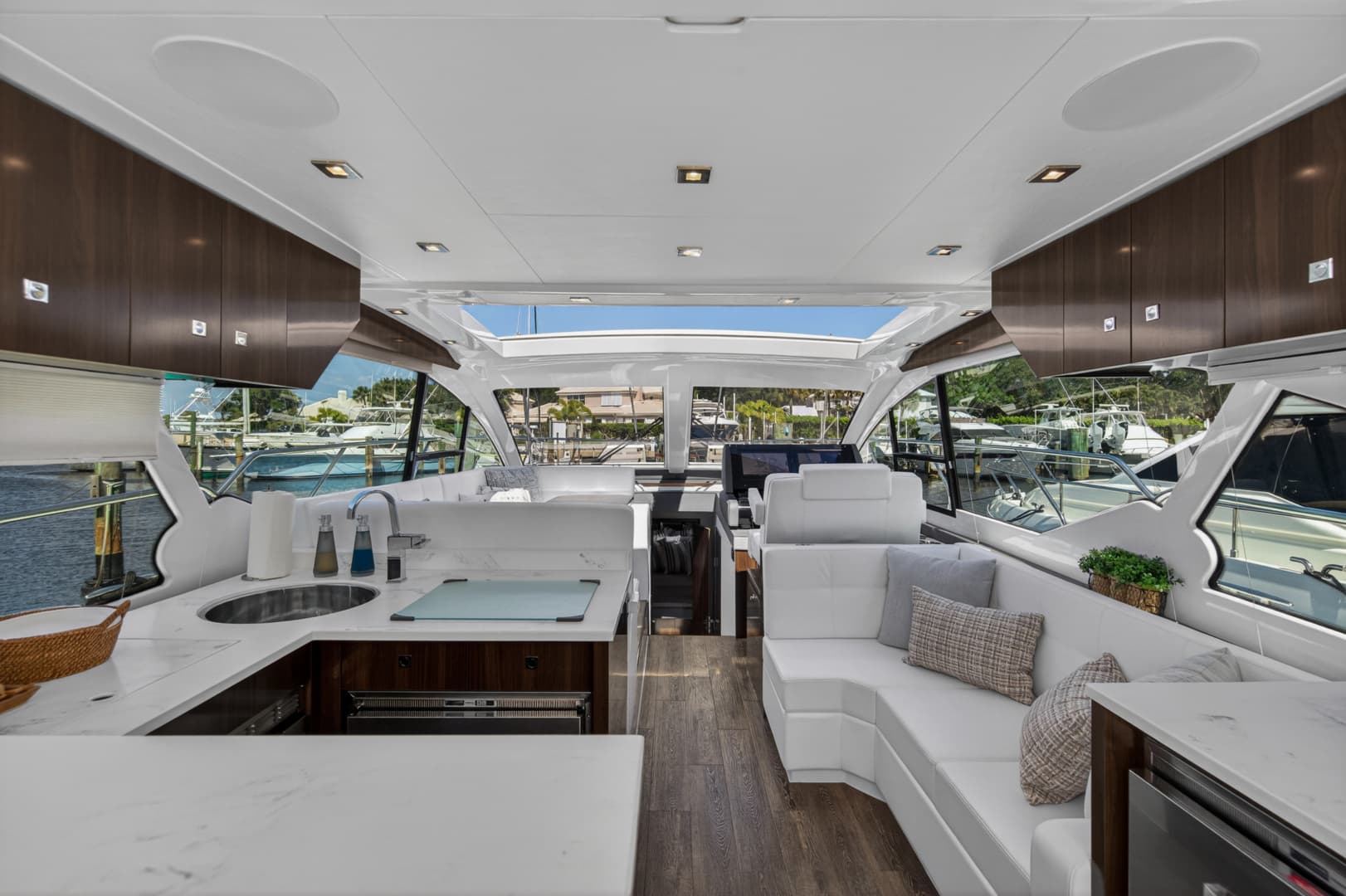2023 Cruisers Yachts 50 CANTIUS