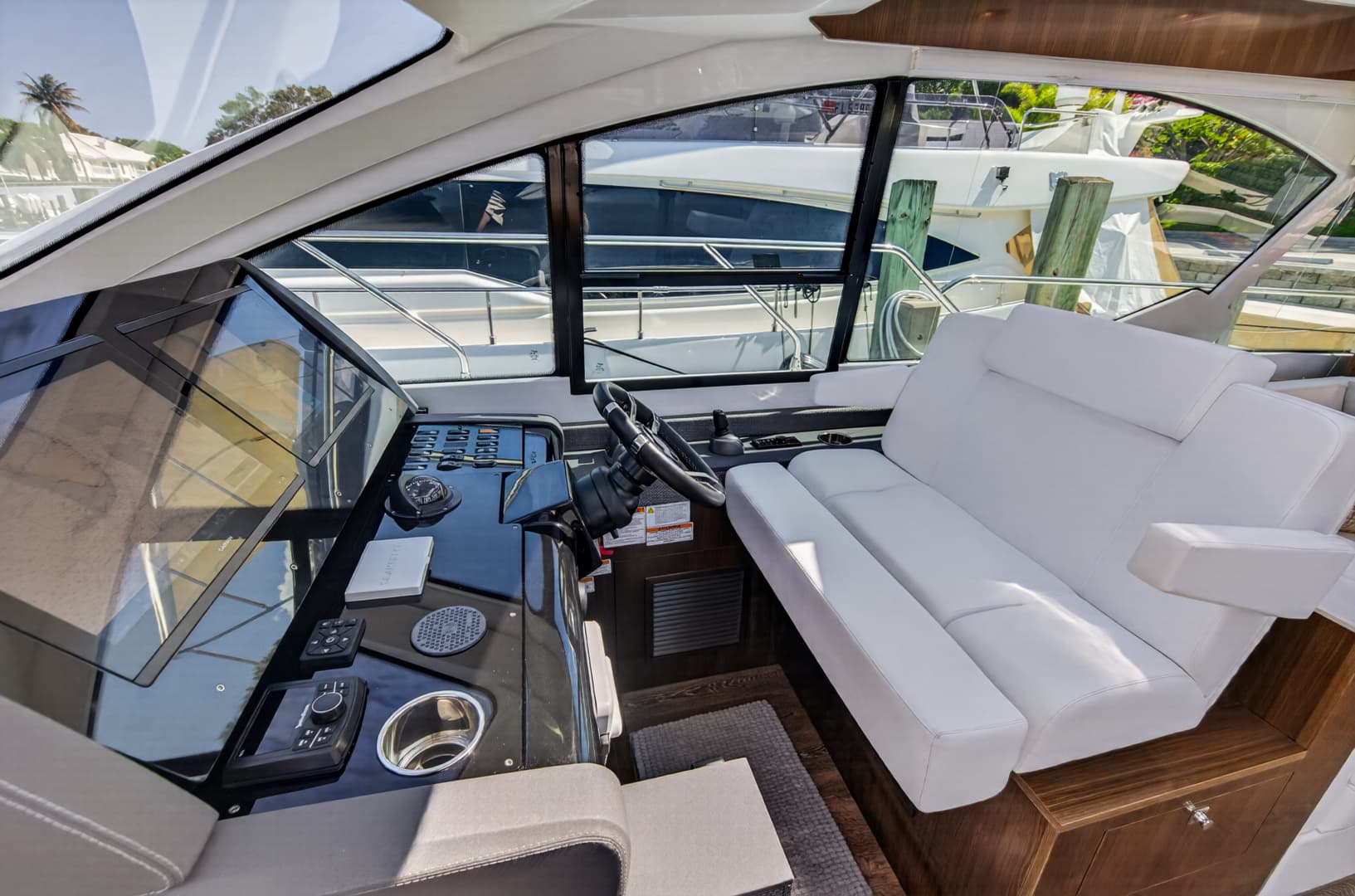 2023 Cruisers Yachts 50 CANTIUS