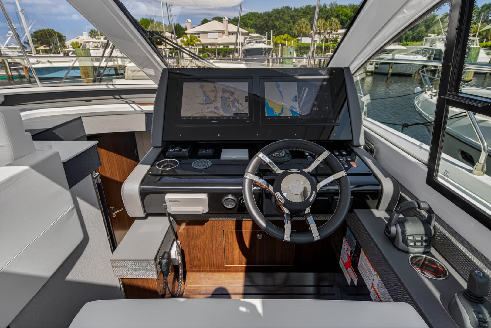 2023 Cruisers Yachts 50 CANTIUS