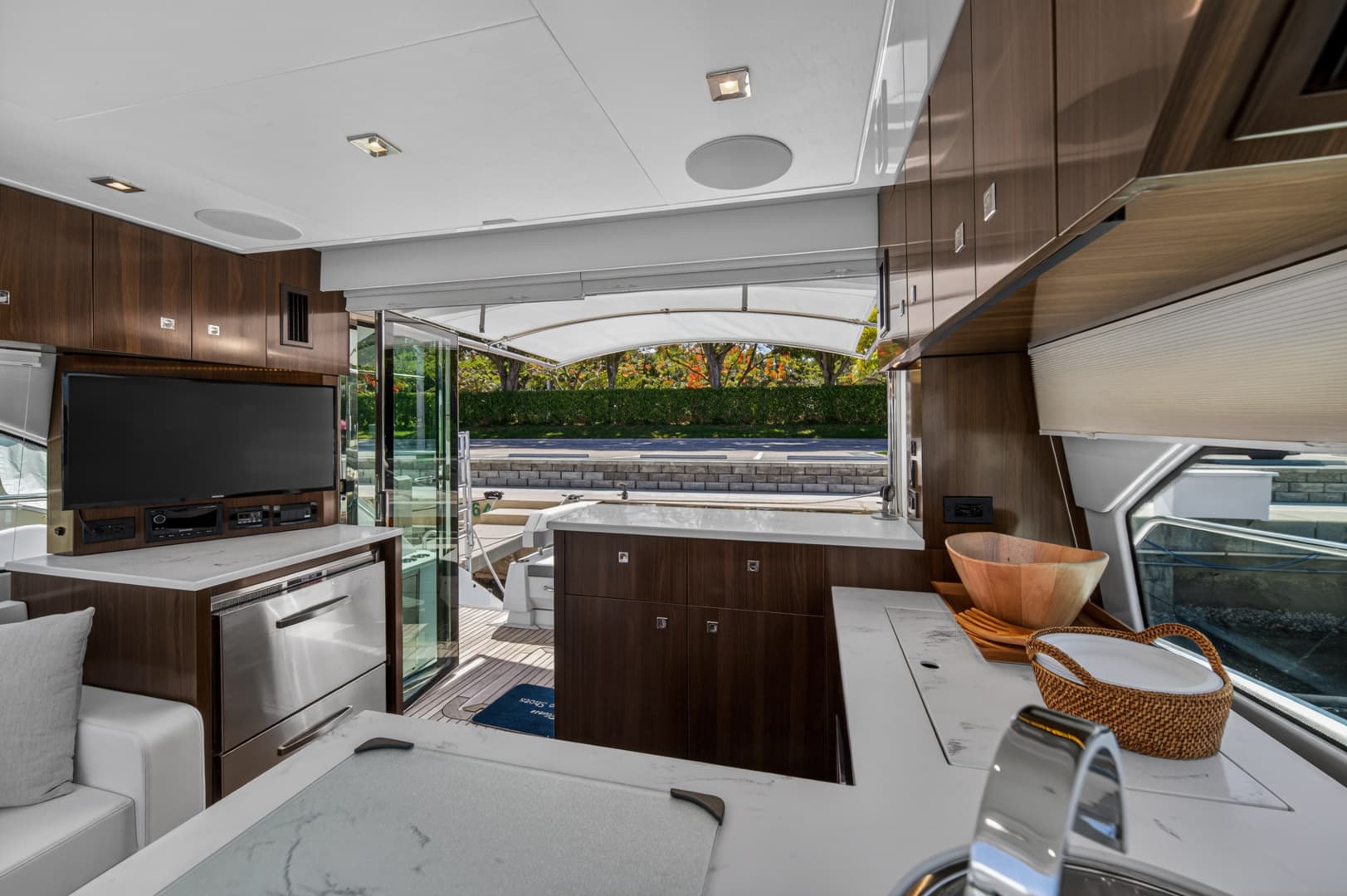 2023 Cruisers Yachts 50 CANTIUS