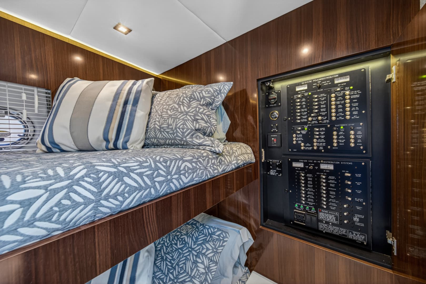 2023 Cruisers Yachts 50 CANTIUS