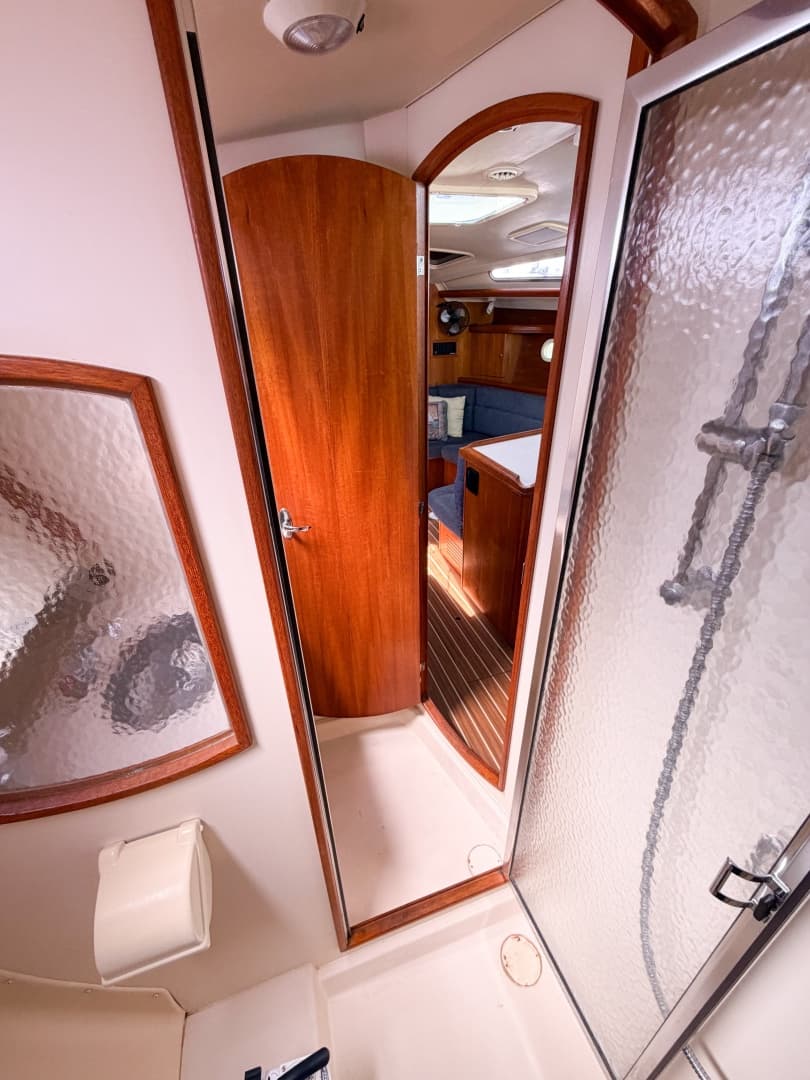 2005 Hunter 36