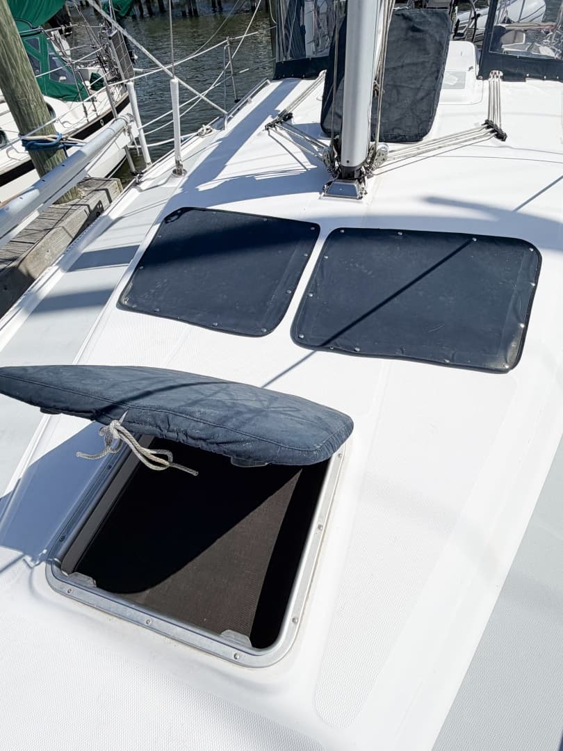 2005 Hunter 36