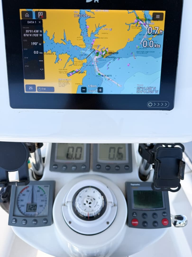 2005 Hunter 36