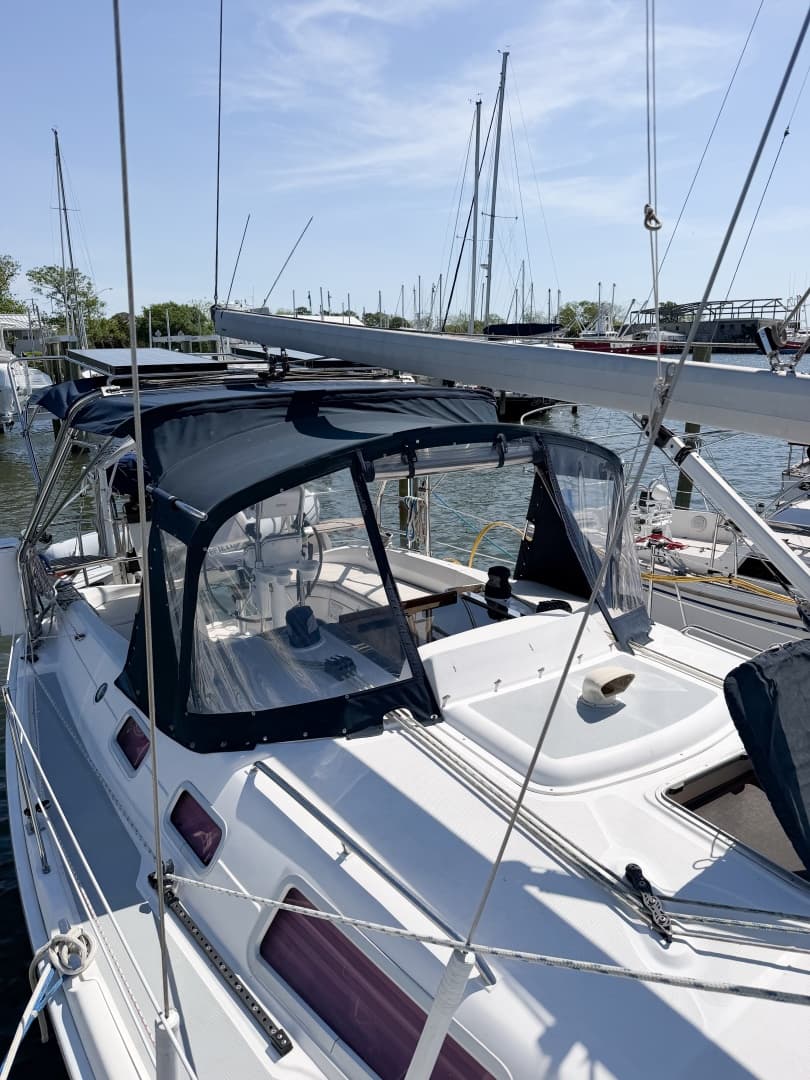 2005 Hunter 36