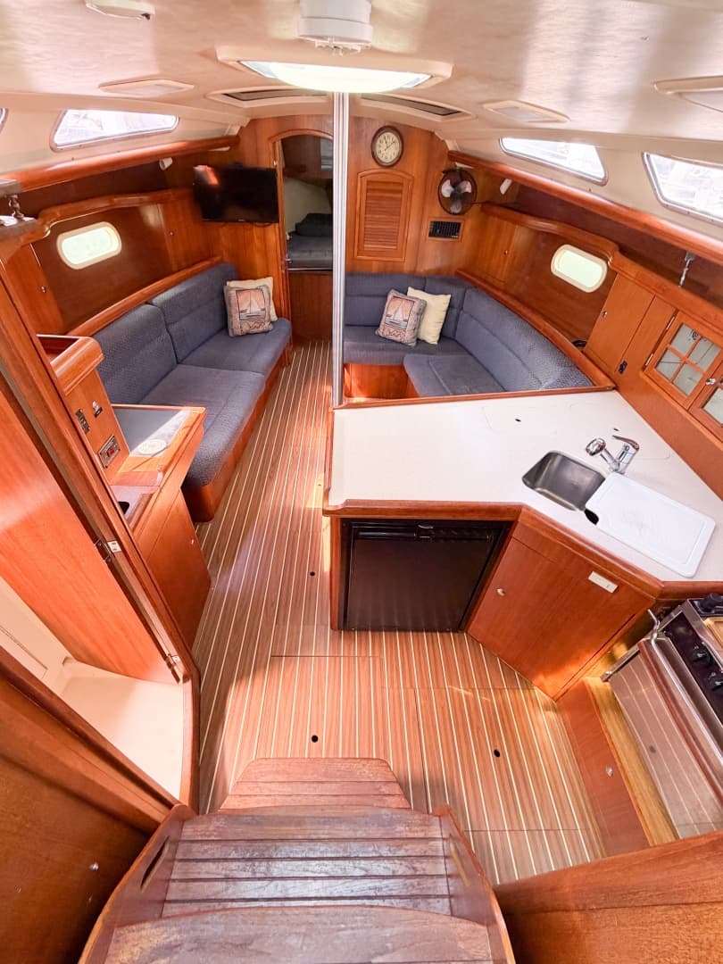 2005 Hunter 36