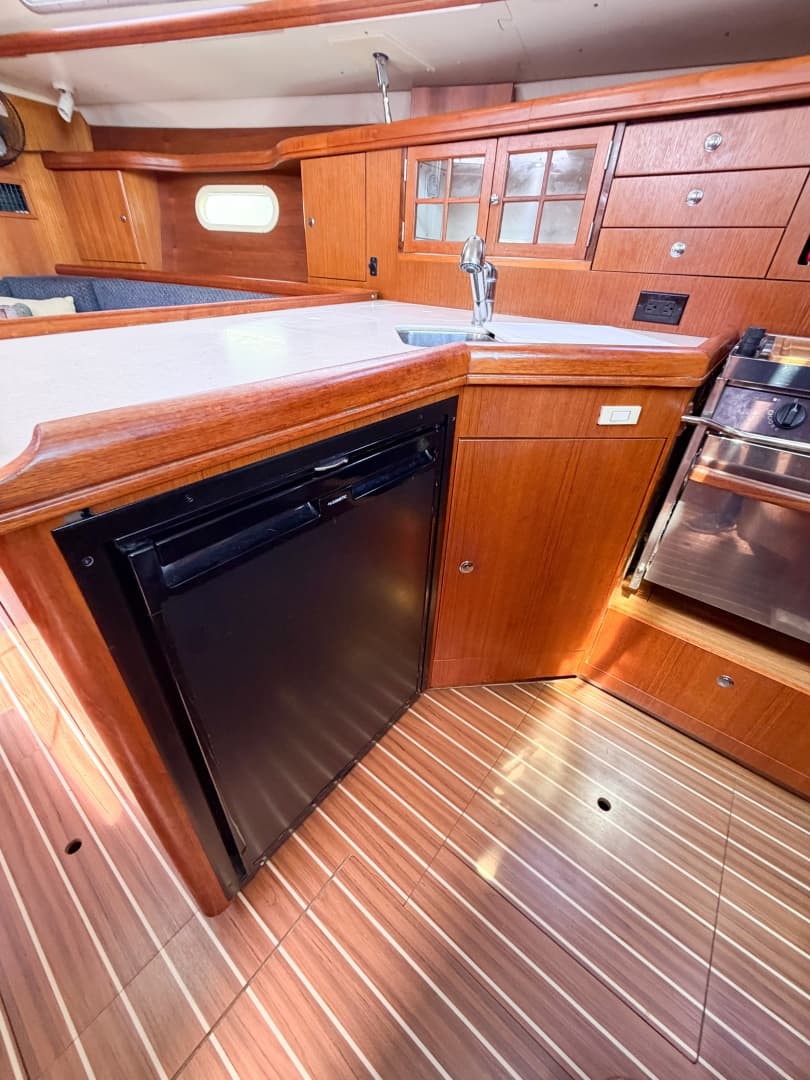 2005 Hunter 36