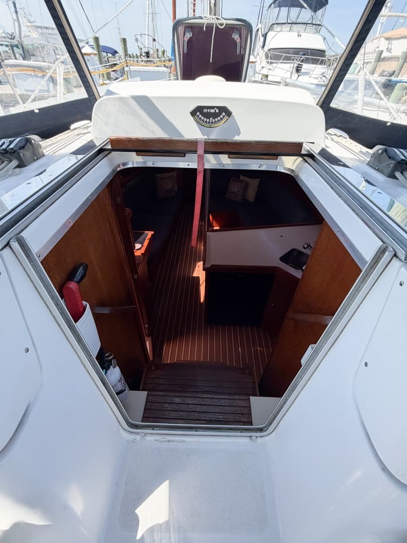 2005 Hunter 36