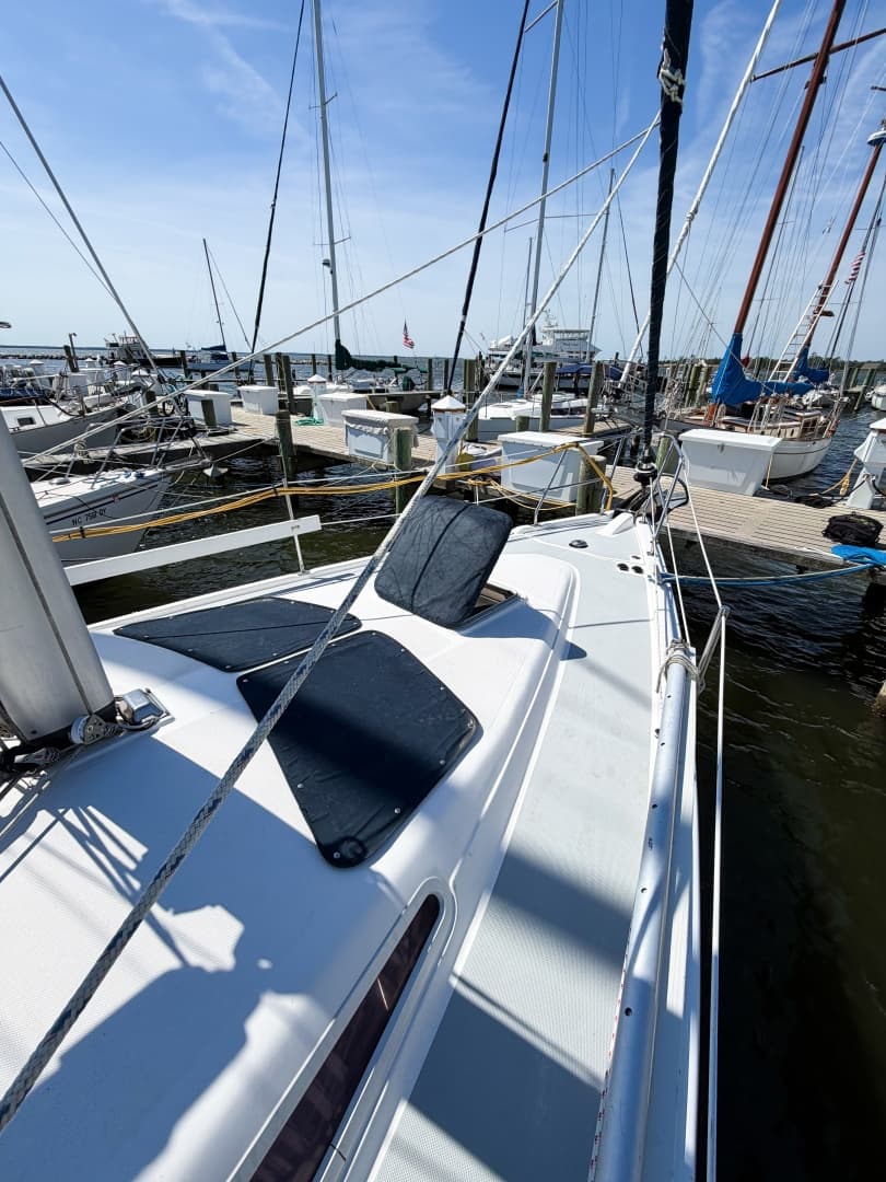2005 Hunter 36