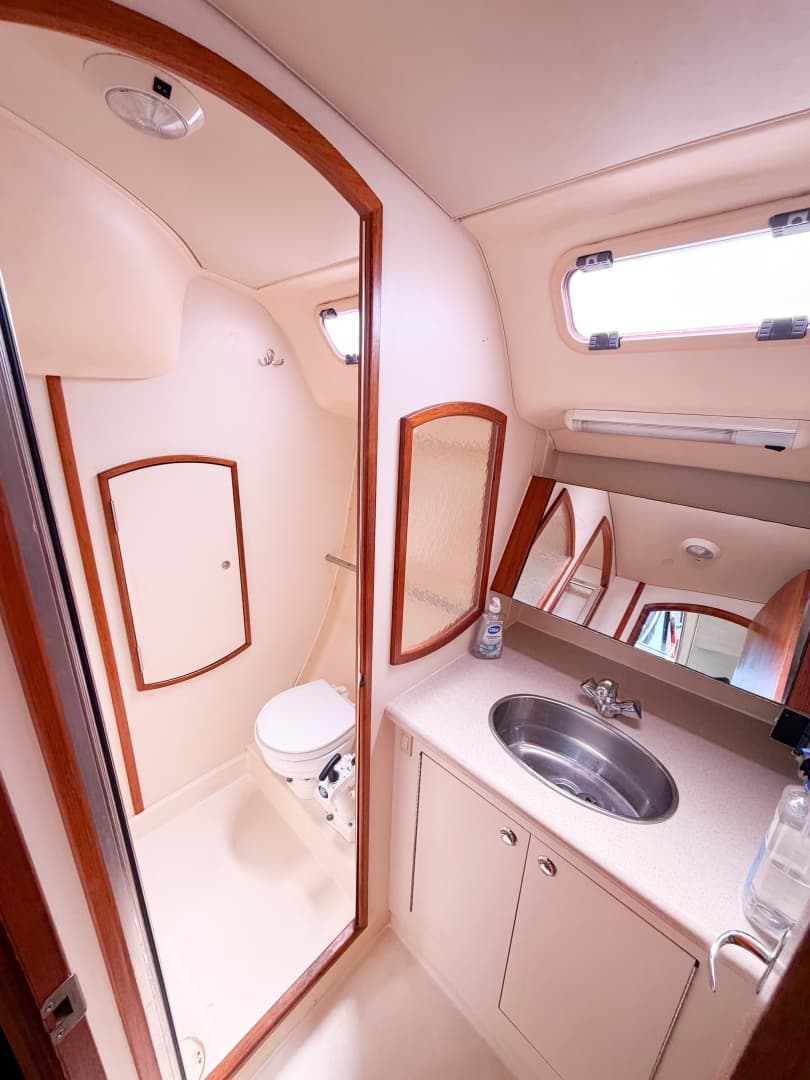 2005 Hunter 36