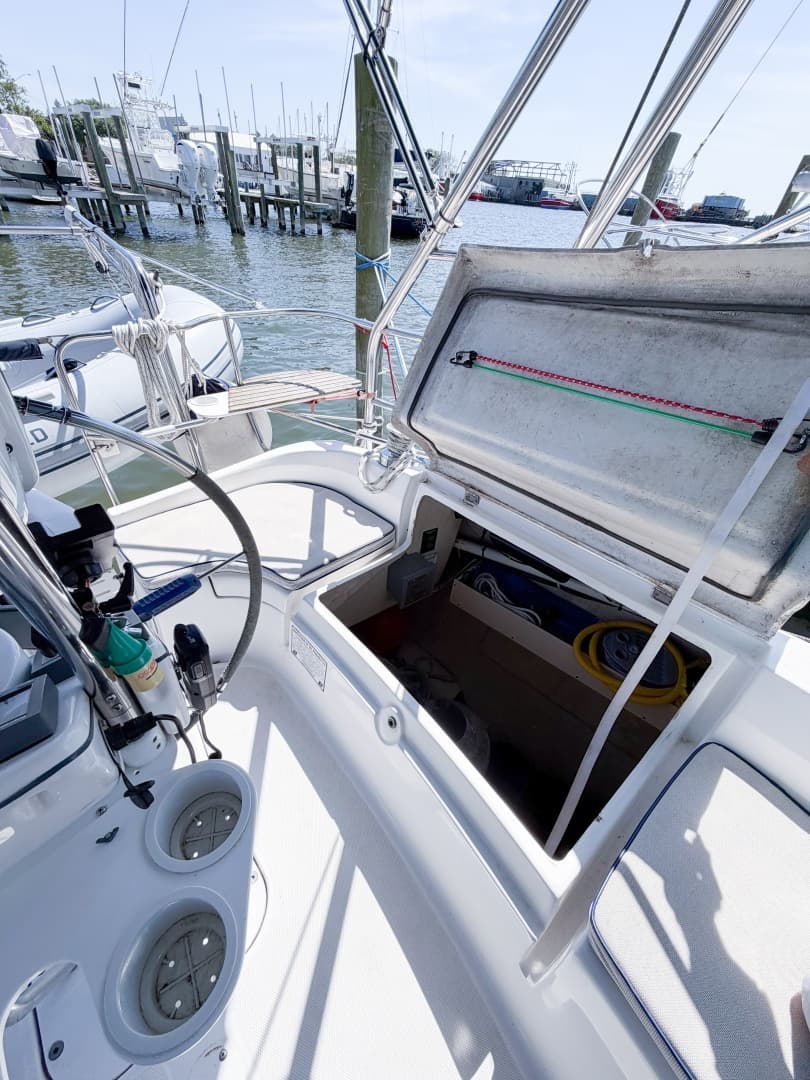 2005 Hunter 36