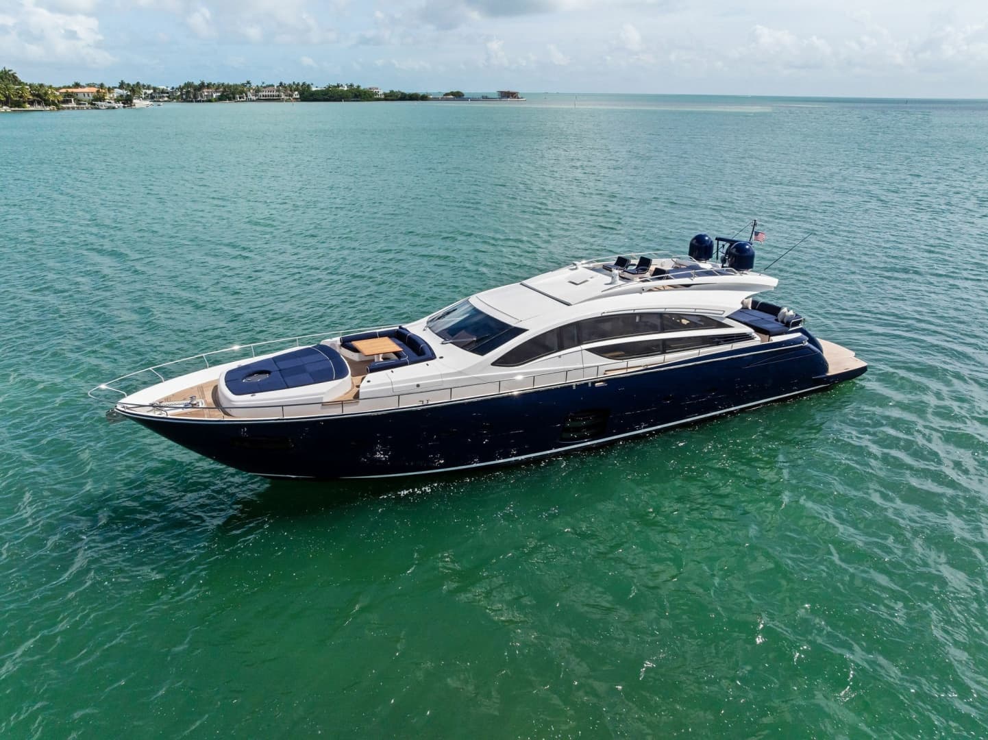 2013 Pershing 82