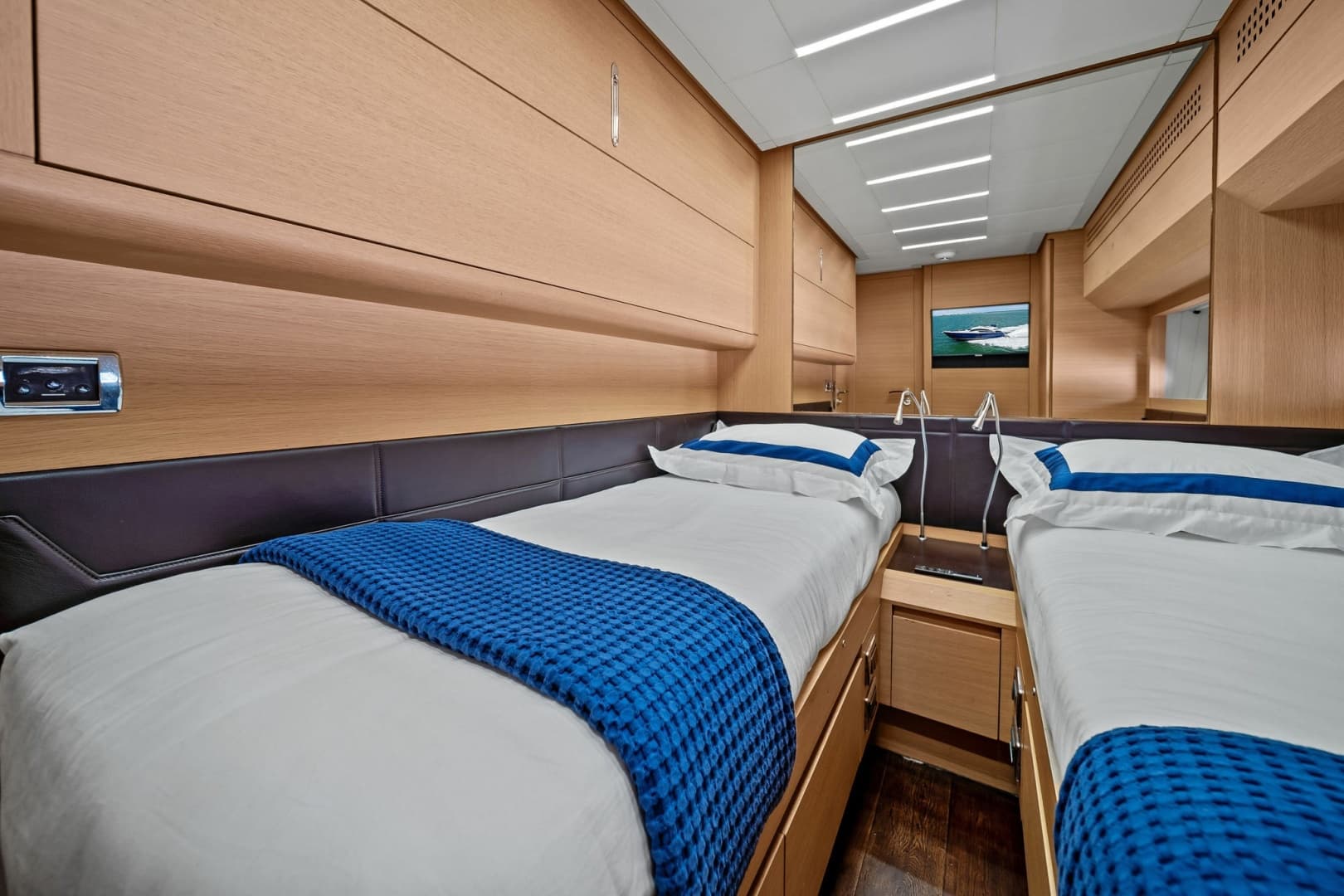 2013 Pershing 82