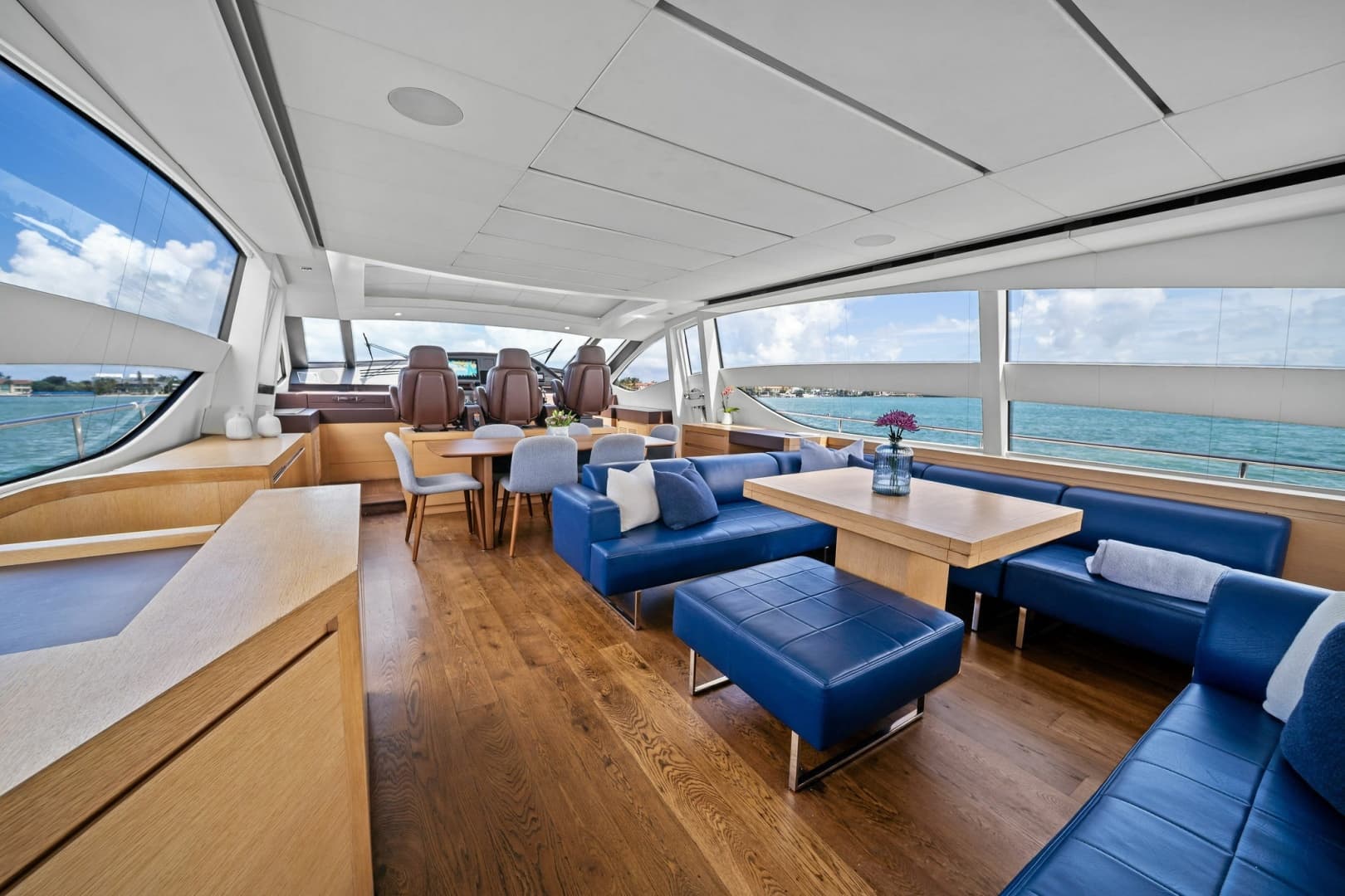 2013 Pershing 82