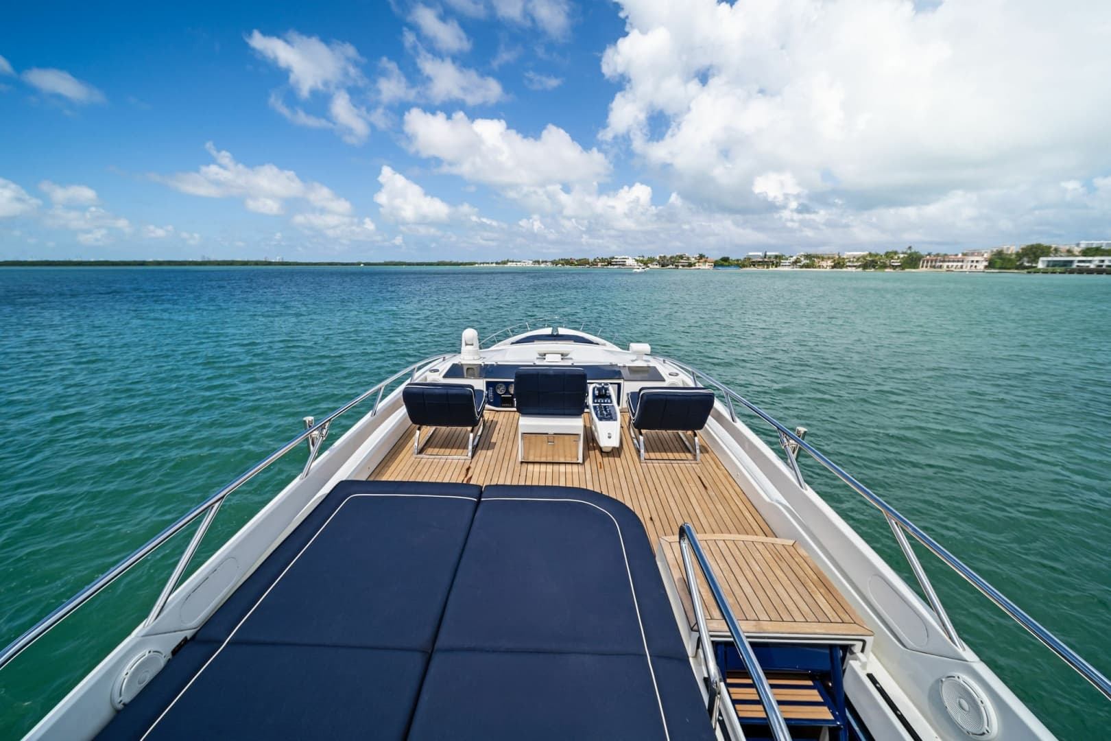 2013 Pershing 82