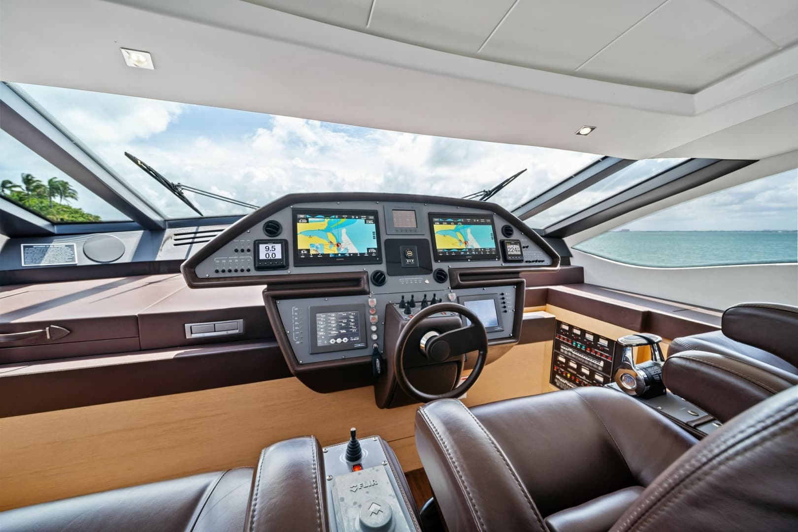 2013 Pershing 82