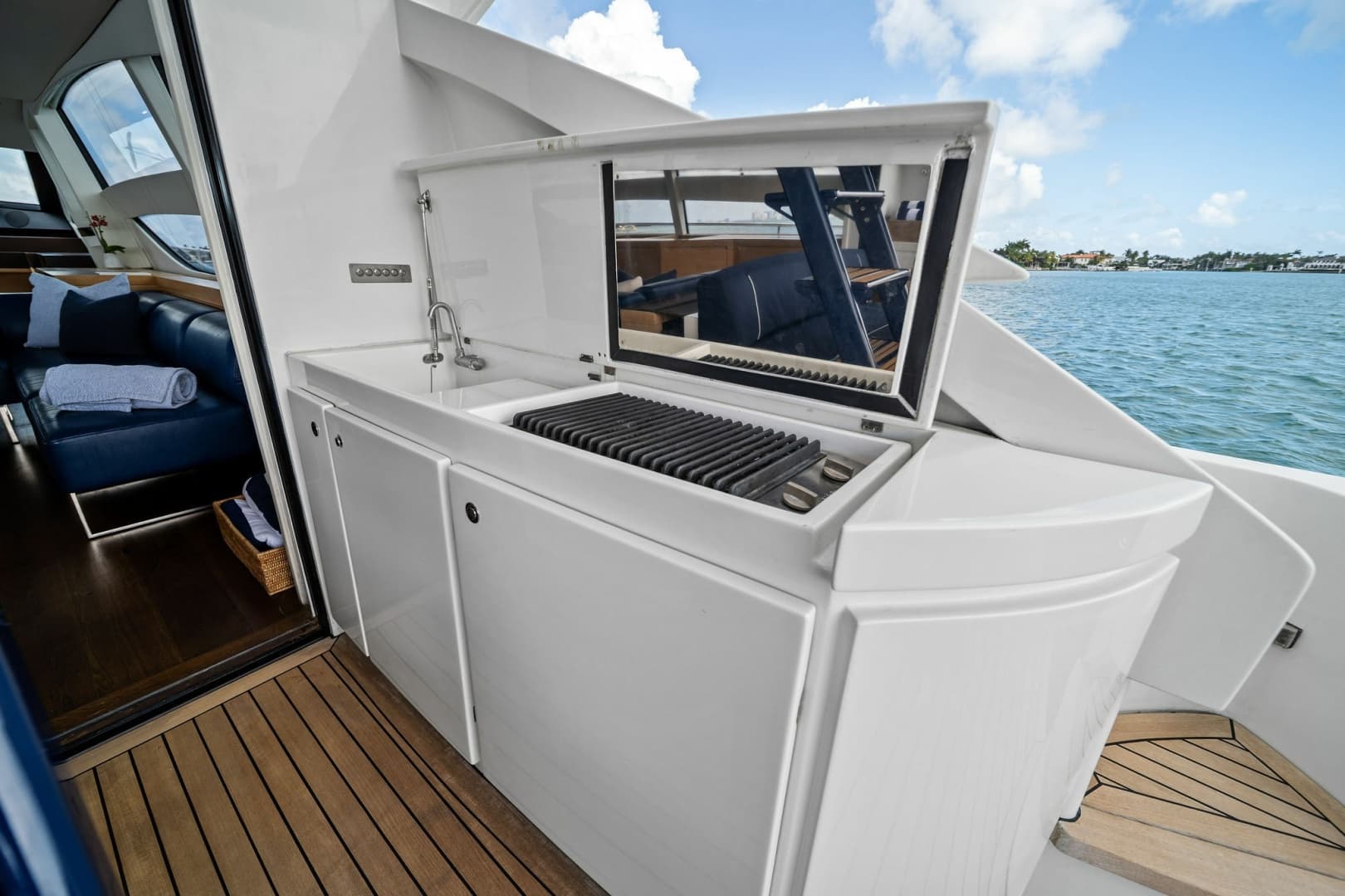 2013 Pershing 82