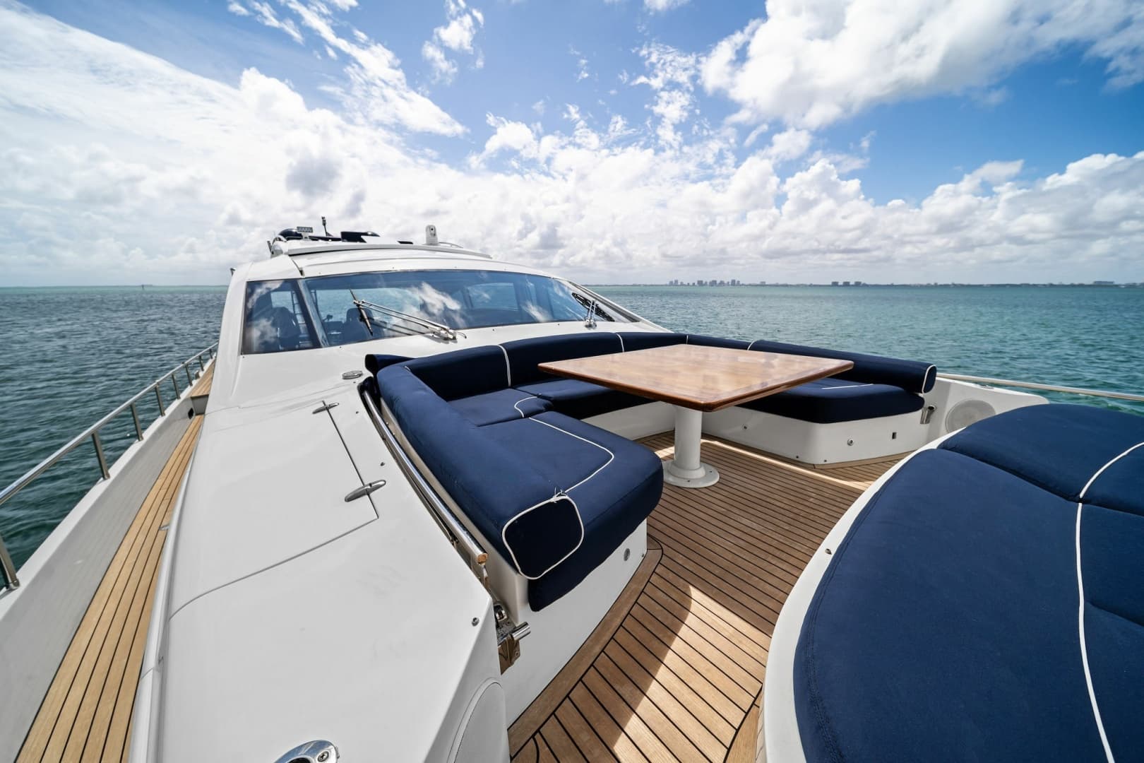 2013 Pershing 82
